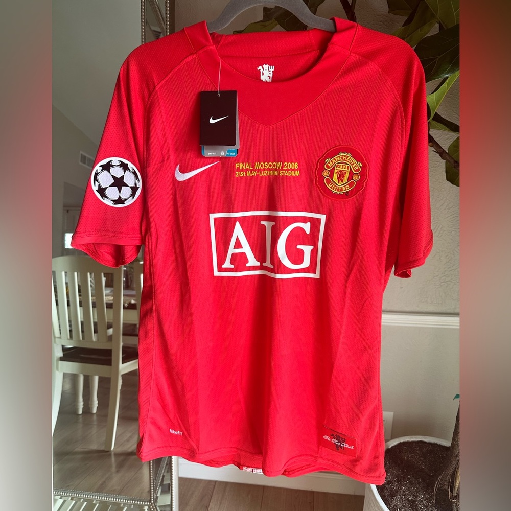 Men’s medium 2008 Man United jersey